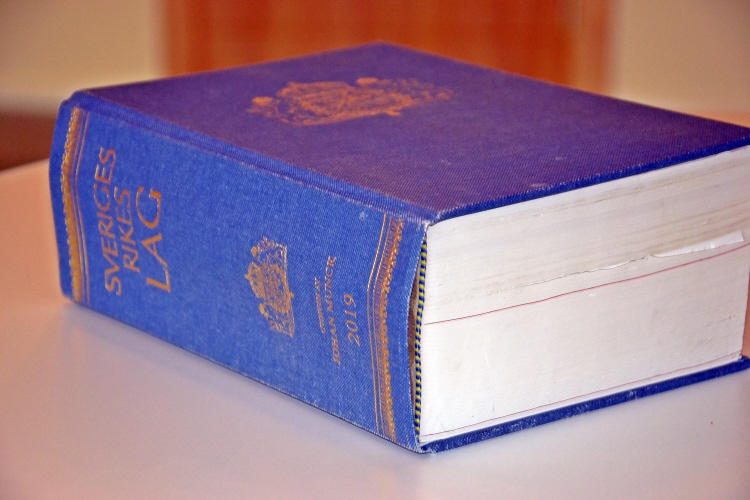 Lagbok med bokmärken