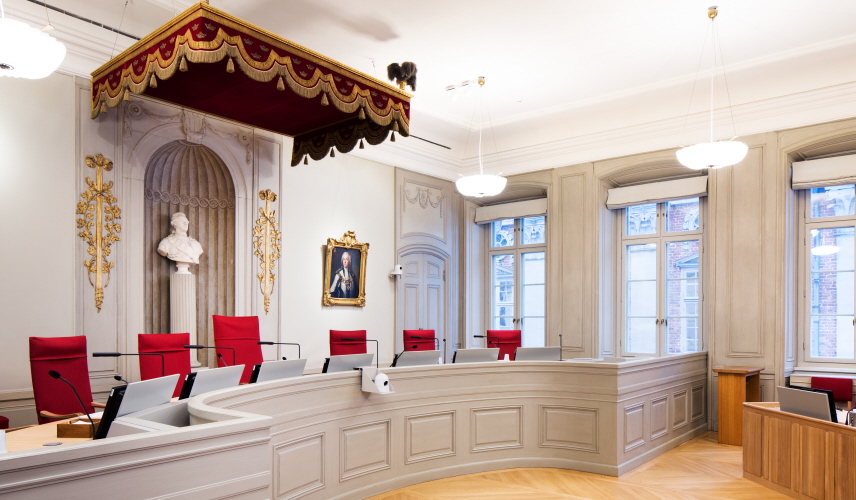 Session hall in the Supreme Court. Photo.