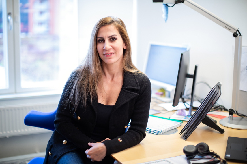 Porträttbild på medarbetaren Öznur Karan