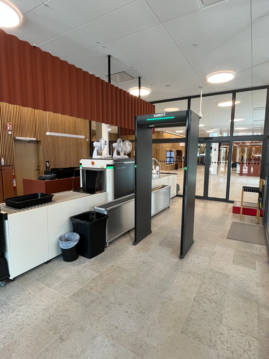 Foto av säkerhetskontrollen hos Malmö tingsrätt, förvaltningsrätten samt hyres- och arrendenämnden i Malmö.