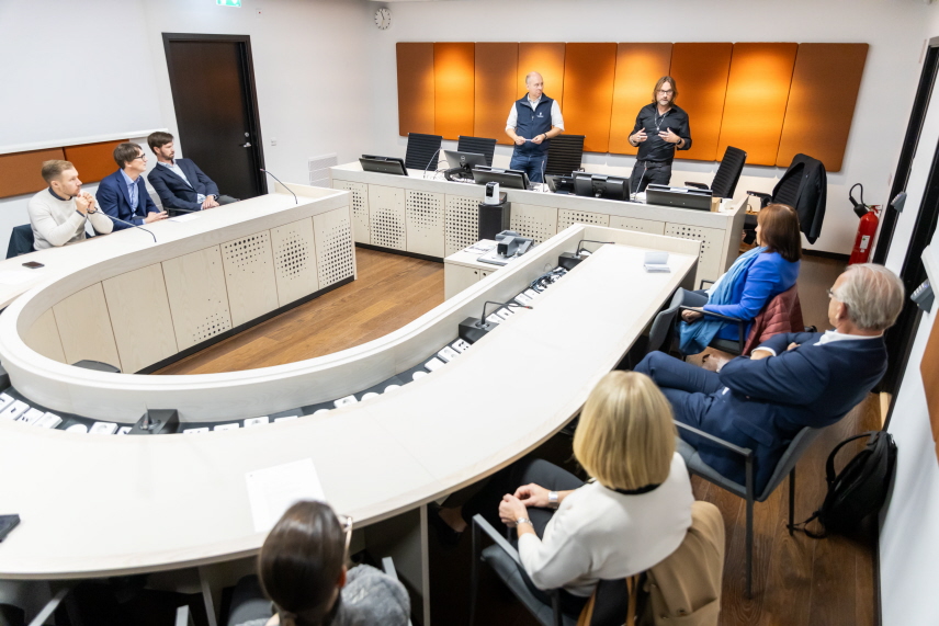 Justitieutskottet besöker Domstolsverket.