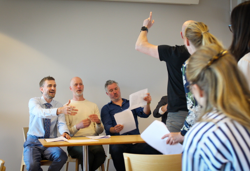 Vittne svär inför domarna