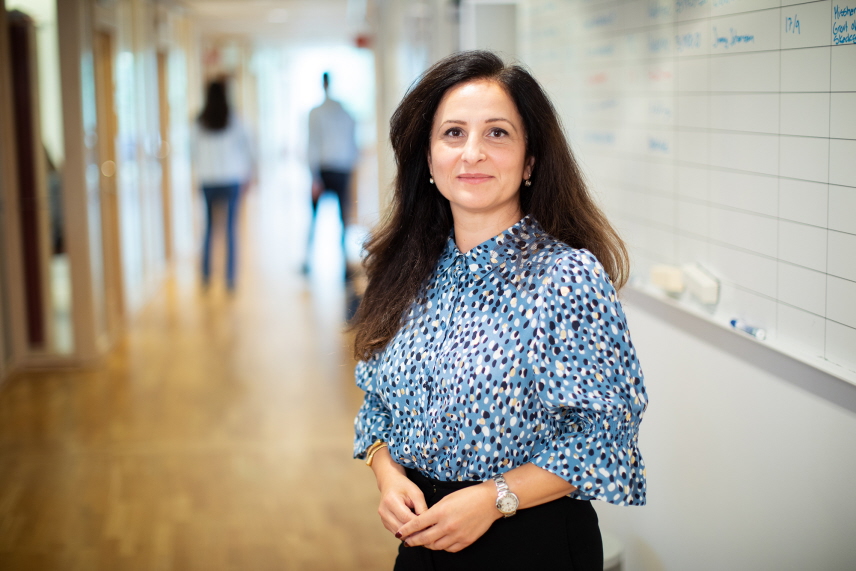 Porträttbild på medarbetaren Feryal Mentes