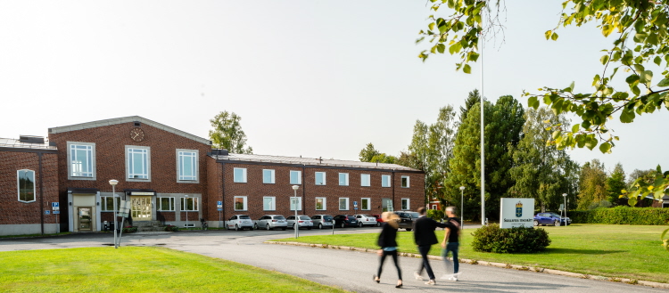 Skellefteå tingsrätts entré. Foto.