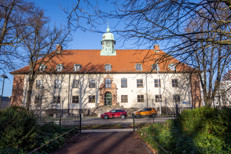 1917 flyttade Hovrätten till Malmö och en ny domstolsbyggnad.