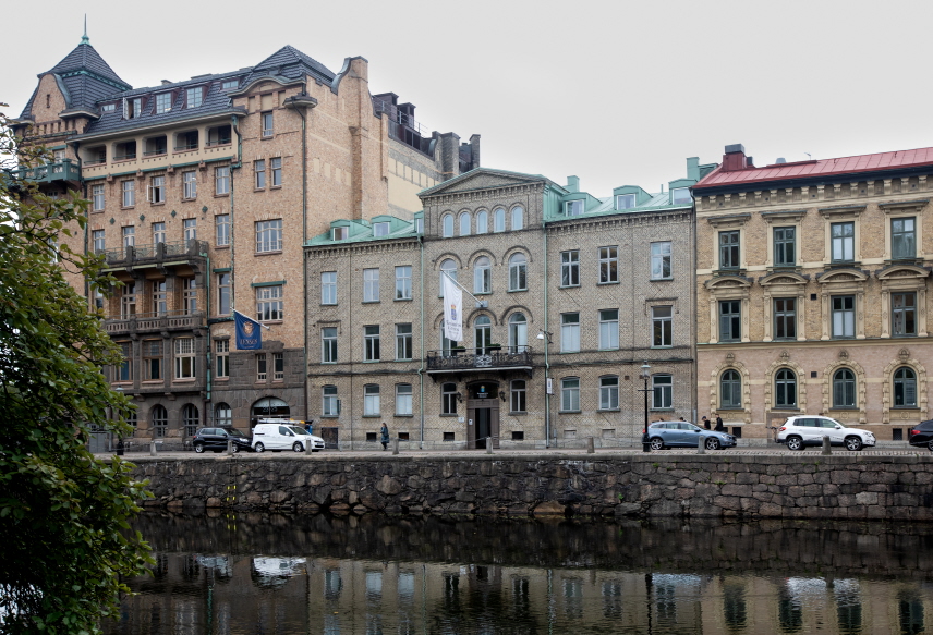 Entrén till Kammarrätten i Göteborg. Foto.
